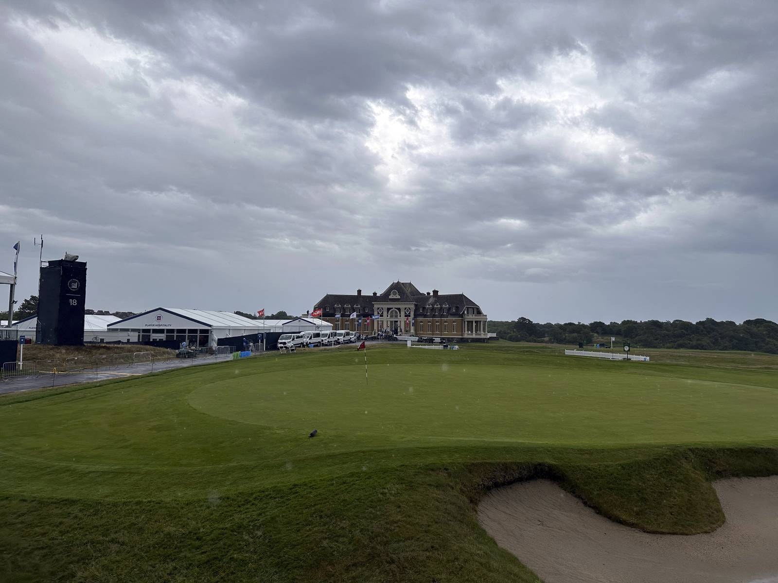 Fujita leads U.S. Senior Open by 3 strokes when rain hits. Play resumes