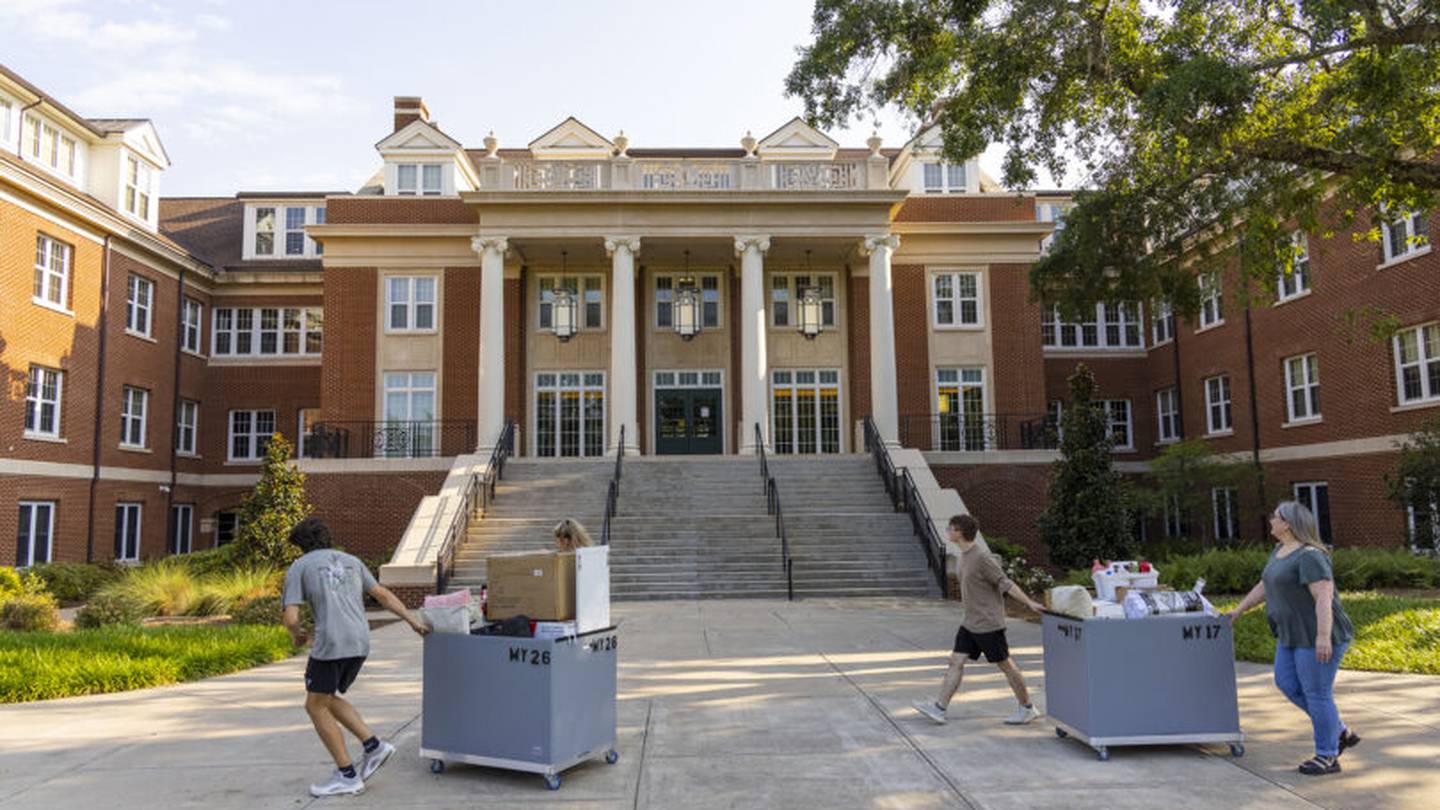 UGA movein begins WGAU